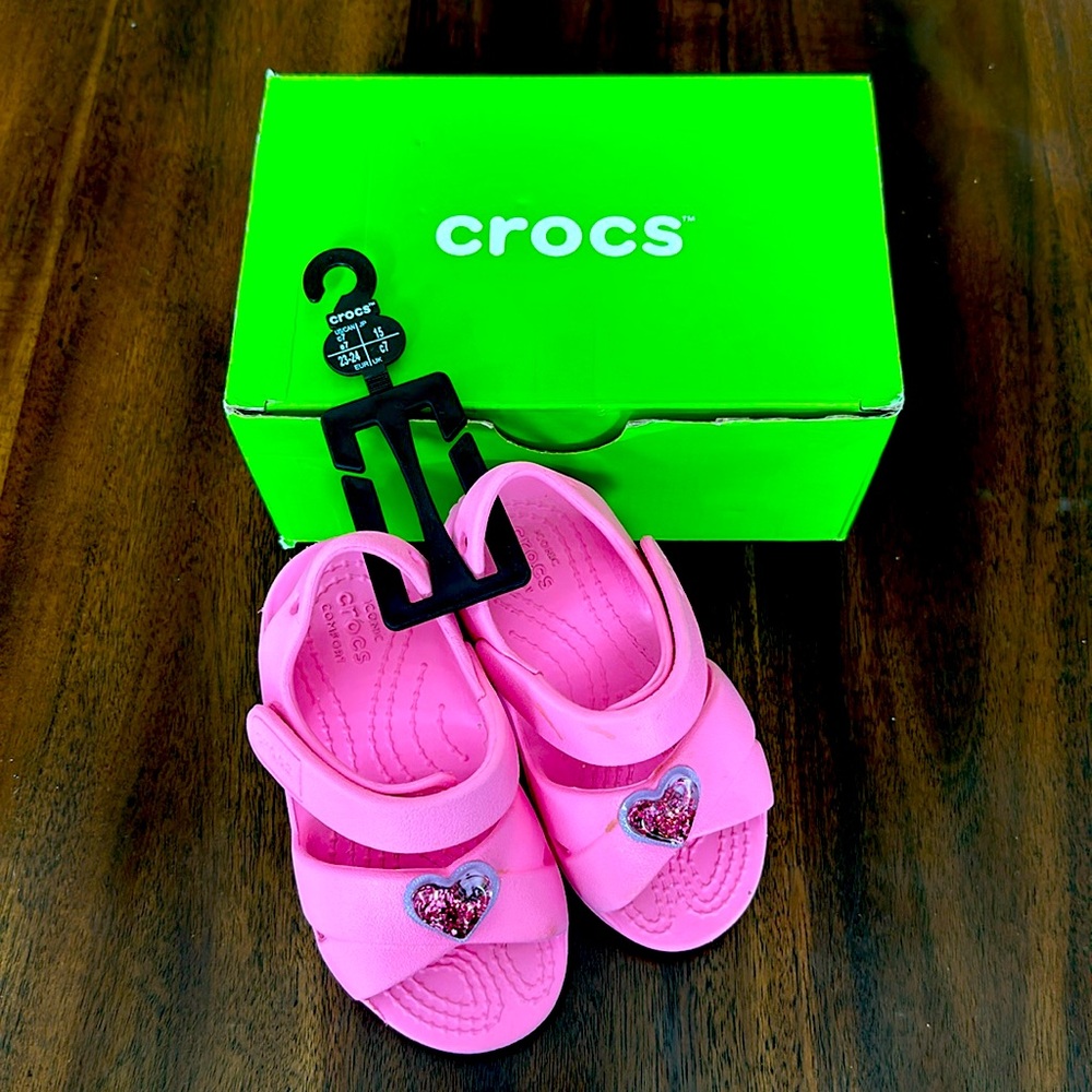 Crocs Classic cross strap charm sandal 🩷 pink lemonade - so cute!